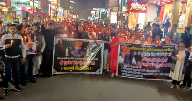 सुखदेव सिंह गोगामेडी हत्याकांड को लेकर अलीगढ़ में निकाला कैंडिल मार्च